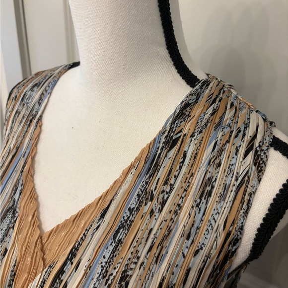 Alberto Makali tan and blue patterned flowy tank top blouse size L - Picture 15 of 16